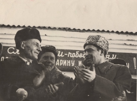 (2)С.П. Титов и Г.С. Титов на митинге в Полковниково. Декабрь, 1961 год.jpg